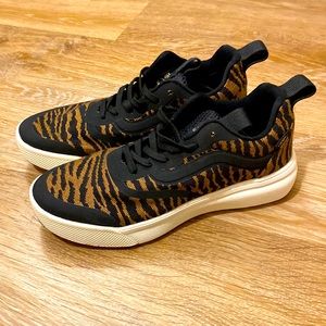 Vans ultrarange bronze black animal stripe 🔥 size 6.5 women/5 men